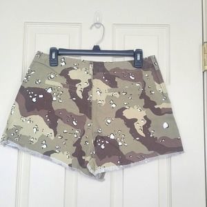 The Vintage Shop Camo Shorts Size Large
